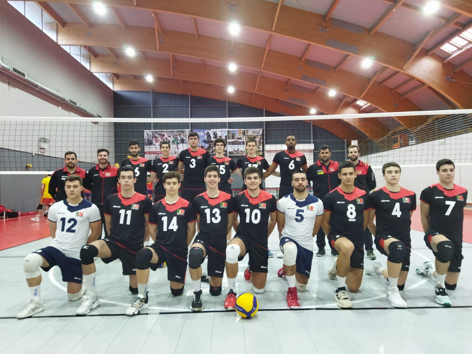 Selecção Nacional de Voleibol sub-20 masculina prepara-se em Miranda do Douro