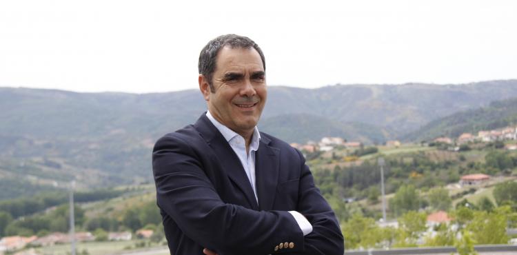 Ex-presidente da câmara de Vinhais Américo Pereira acusado de corrupção por venda de terrenos do seminário