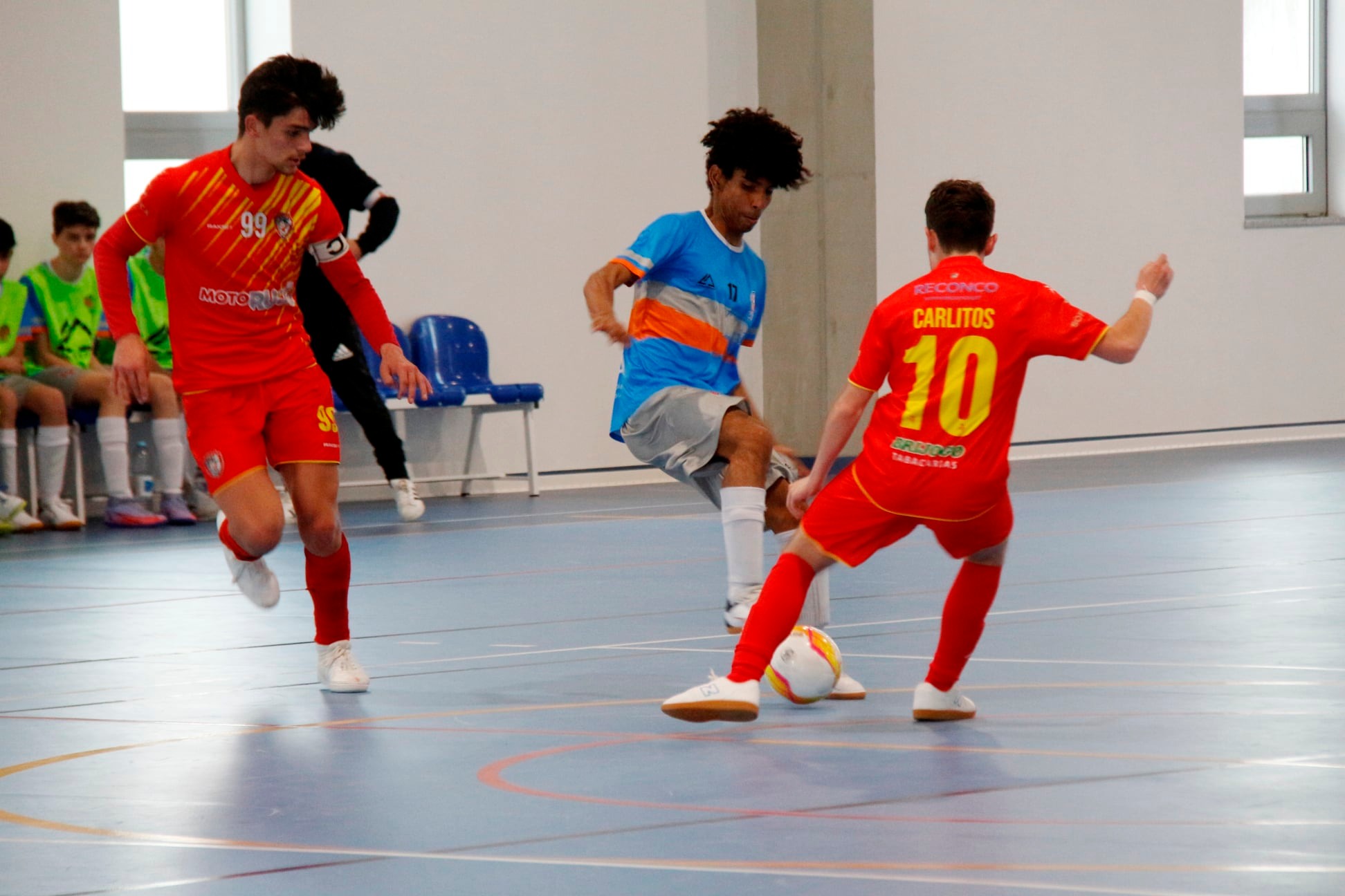 Falta de concentração e pontaria ditam derrota caseira da Escola Arnaldo Pereira