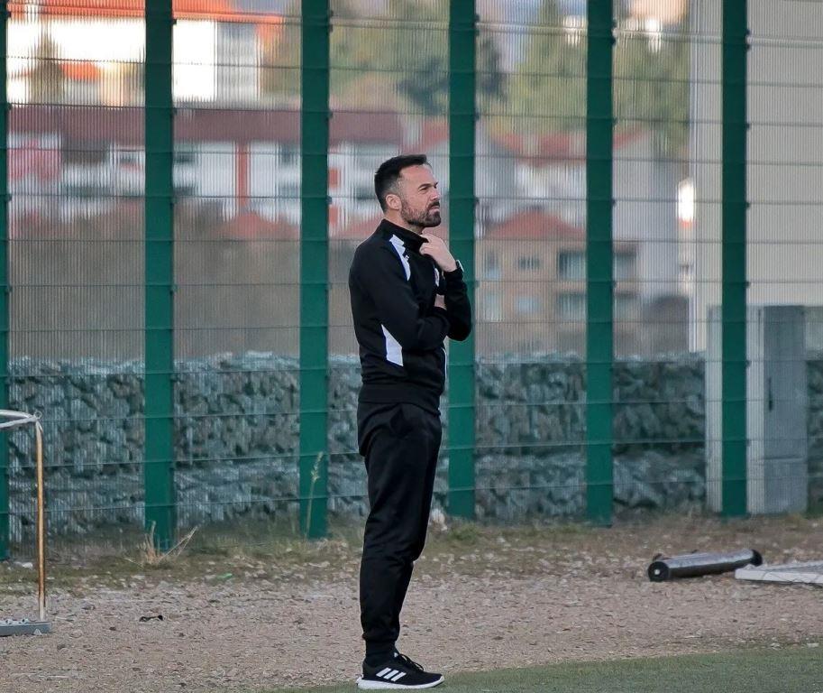 Nuno Fernandes renova com o F.C. Vinhais