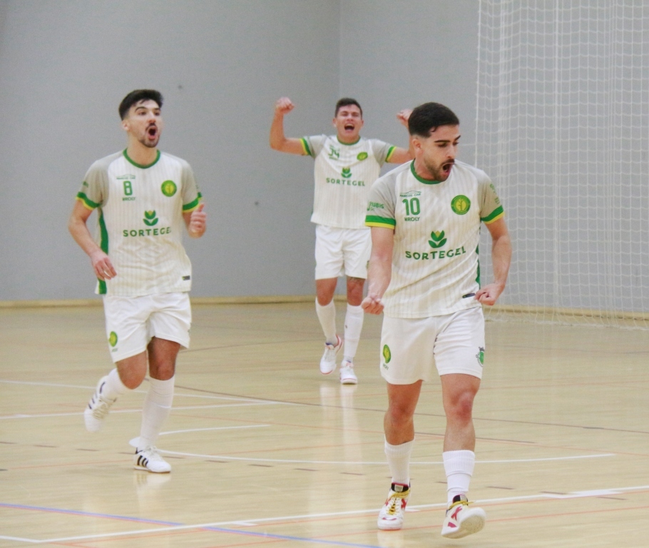 Macedense regressa às vitórias