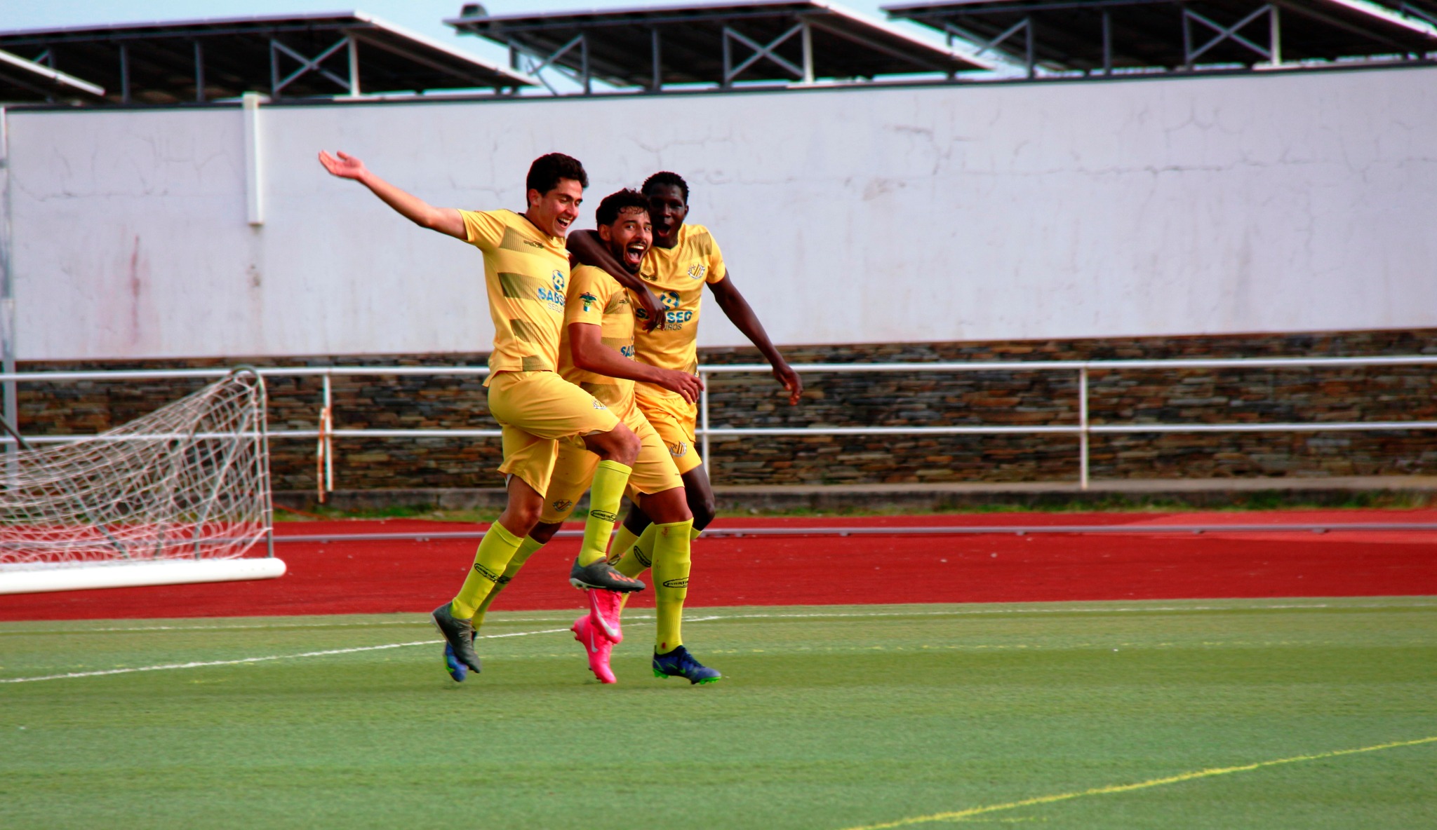 Lusos, Macedo, Mirandela e Carção carimbam passaporte para as meias-finais da Taça Distrital
