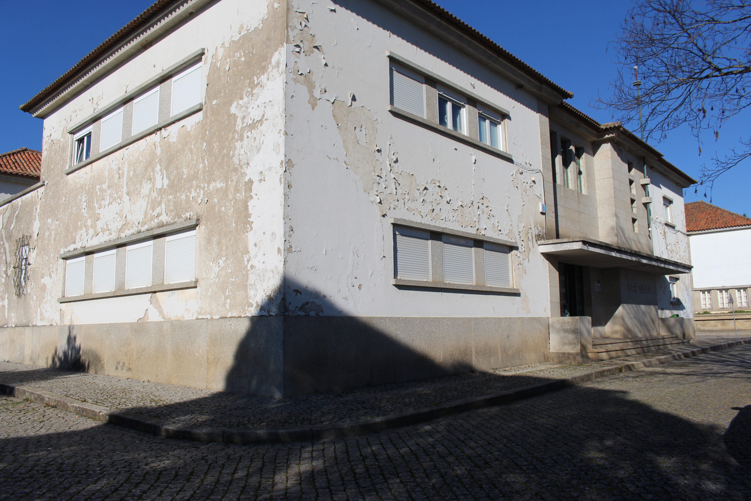 Tribunais do distrito envelhecidos: infra-estruturas precisam de obras e funcionários novos