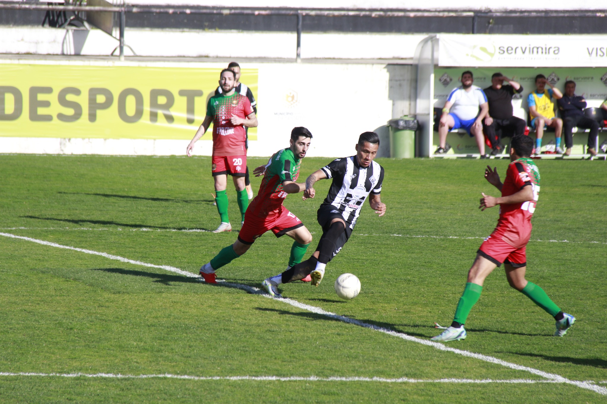 Mirandela dá goleada e segue sem derrotas