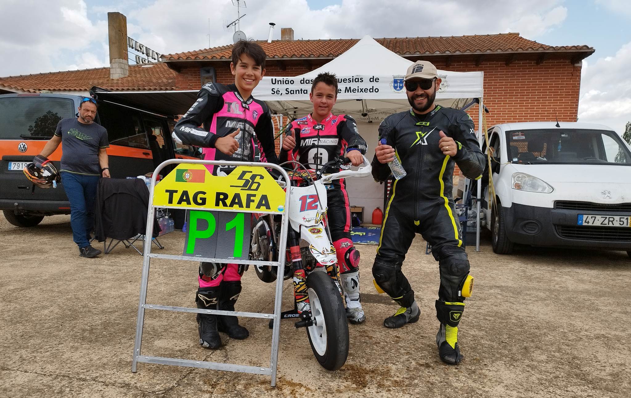 Pilotos da Motocruzeiro Racing Academy vencem prova de resistência em Espanha