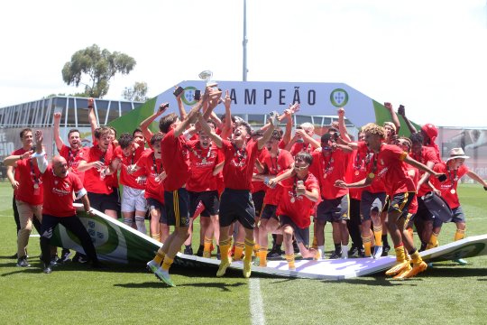 Tiago Parente vence campeonato nacional de futebol sub-17