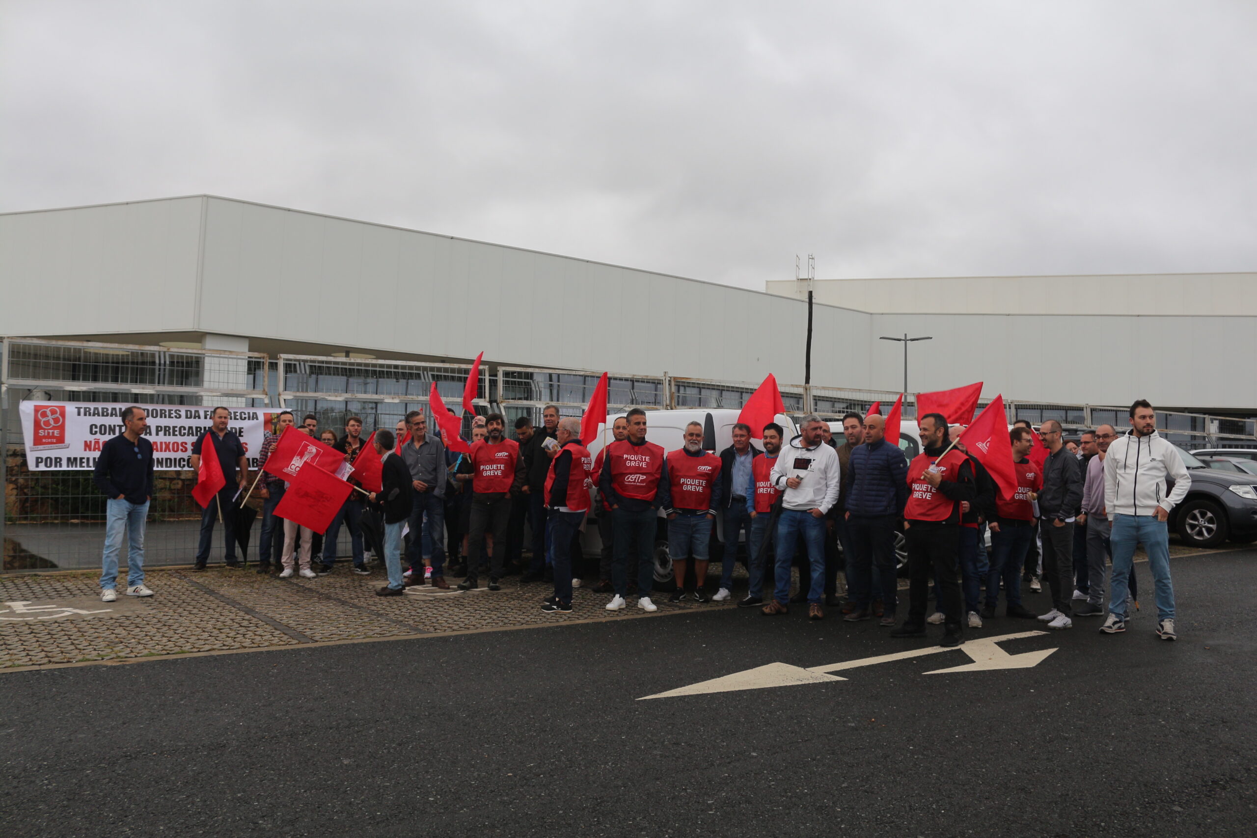 Trabalhadores da Faurecia queixam-se dos salários e já pedem ajuda a instituições