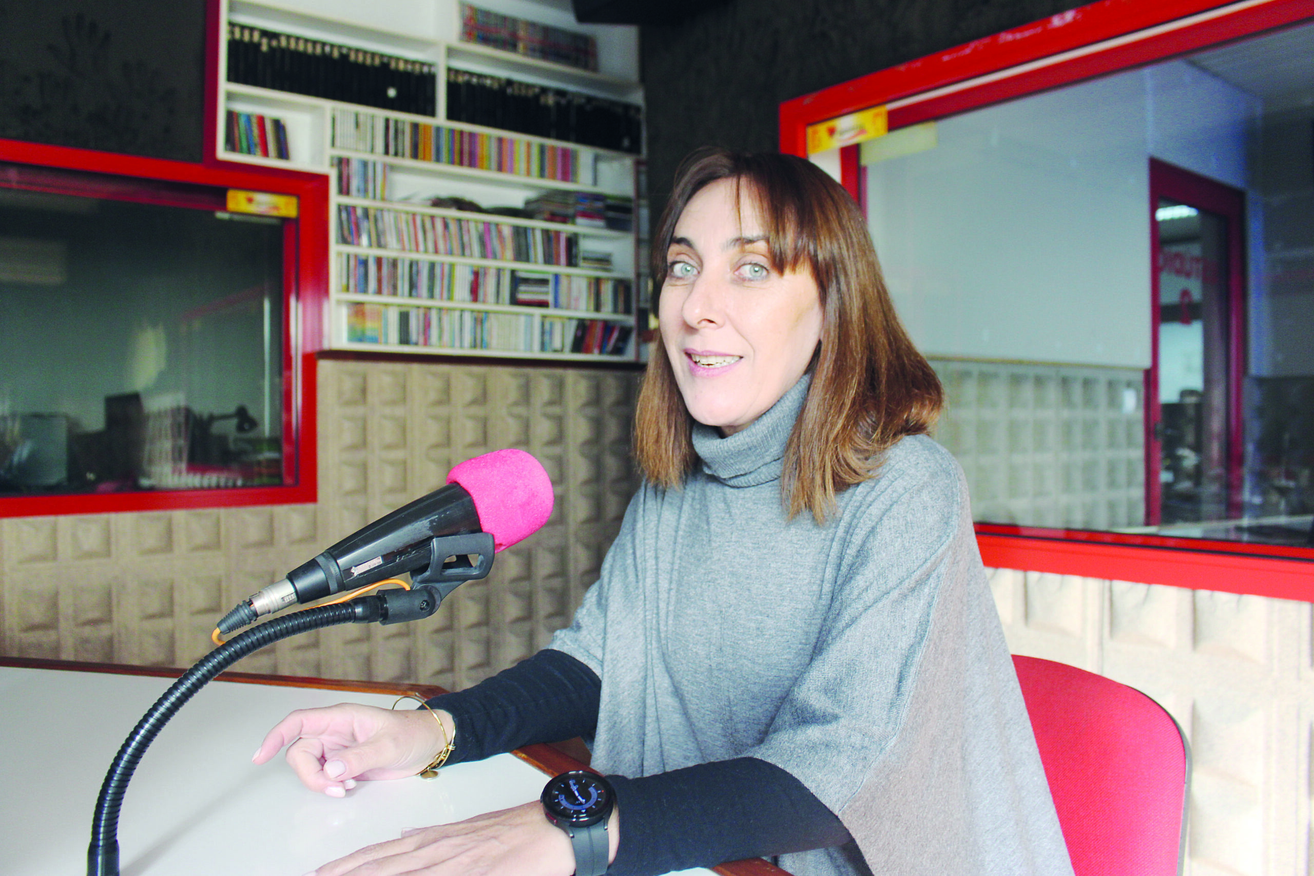 “Envolvo-me muito facilmente com as pessoas, com as suas tradições e quando escrevo é fácil, porque sinto isto”