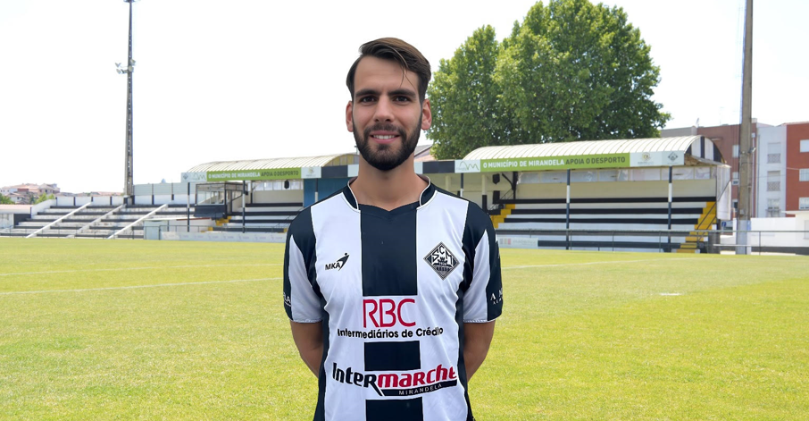 Léo Dias é reforço do Sport Clube Mirandela