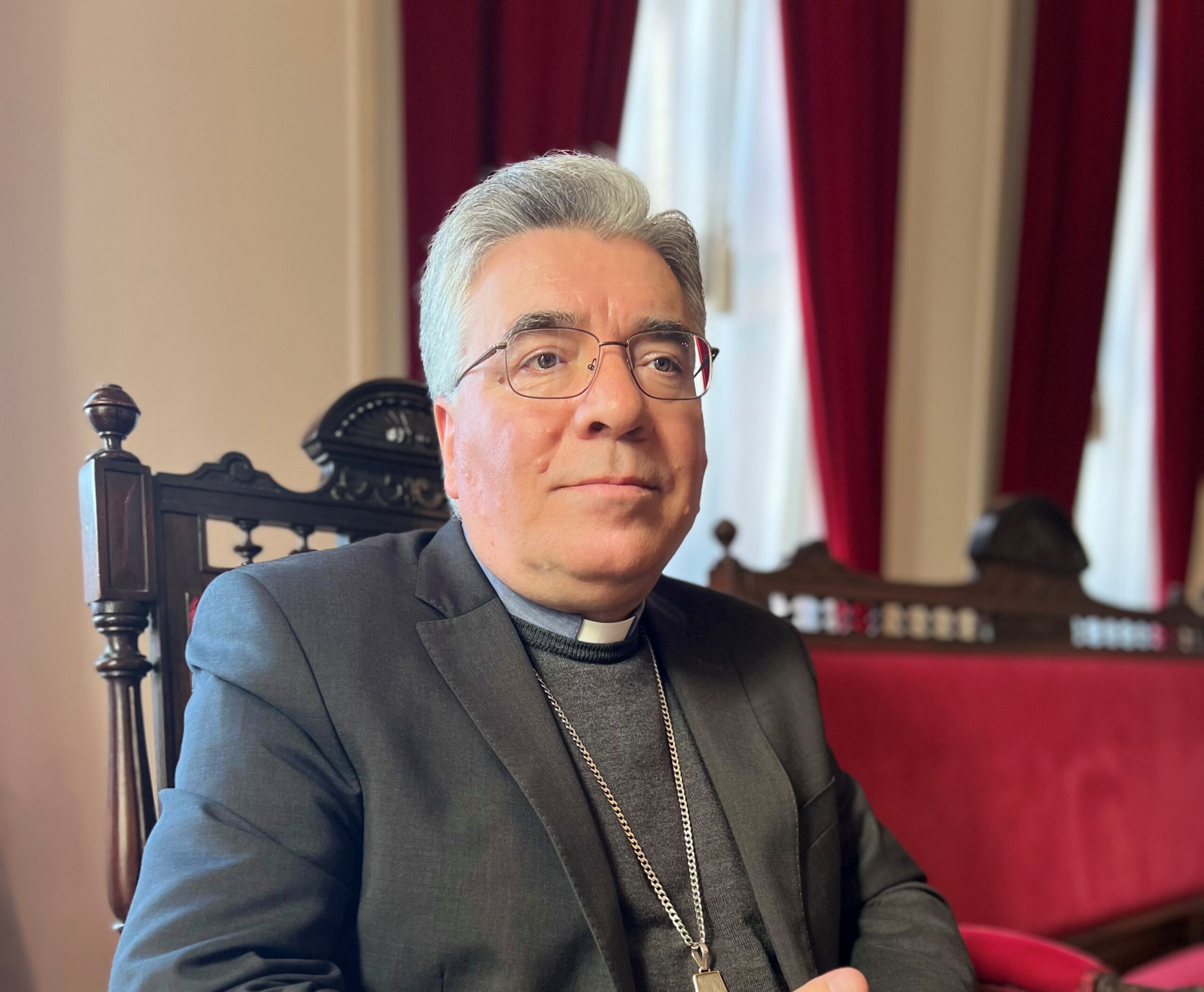 “Aquele modelo clássico, um campanário, uma igreja, uma casa paroquial e um pároco, já há muitos anos que desapareceu”