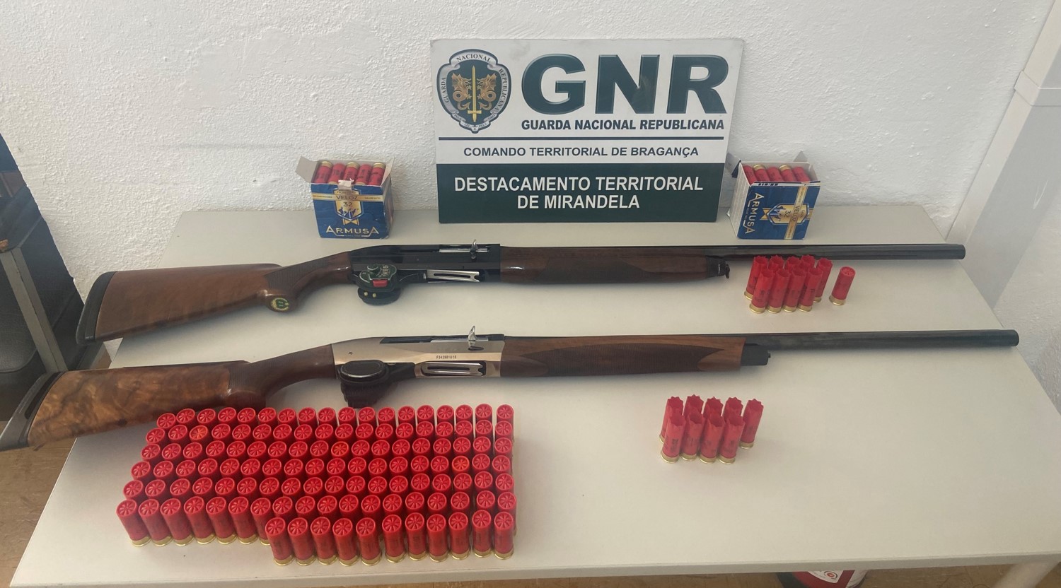 Dois homens detidos por caçarem em área de proteção em Vila Flor