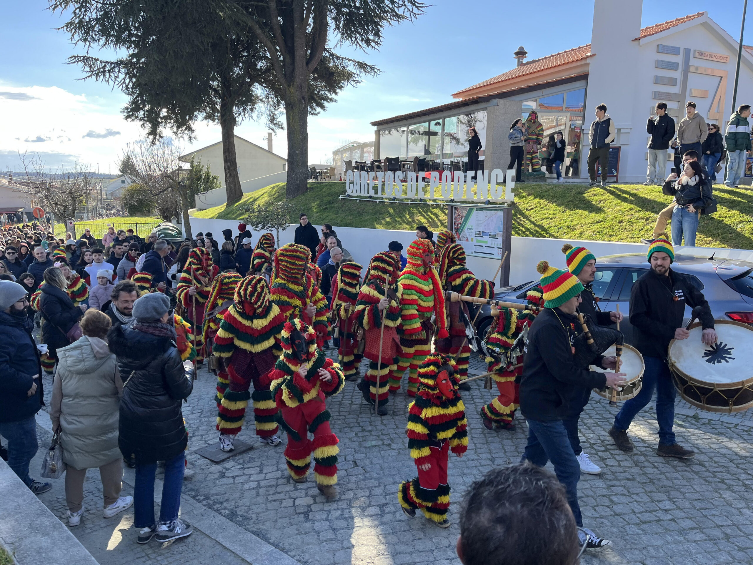 Tradição, cor, arte e cultura marcam mais uma edição do Entrudo Chocalheiro de Podence o Carnaval mais genuíno de Portugal