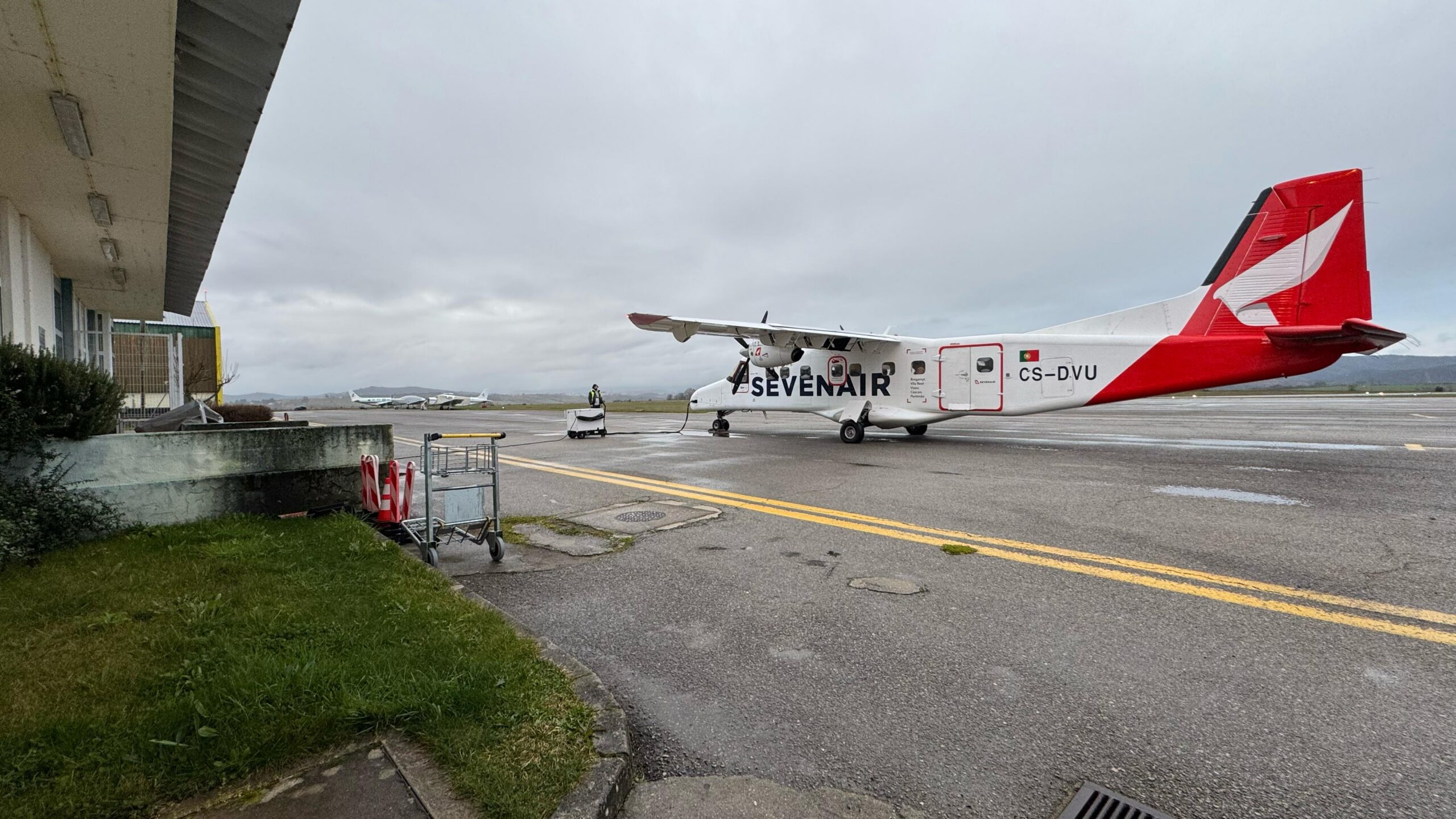 Avião da Sevenair retido no aeródromo de Cascais por alegada dívida à empresa municipal