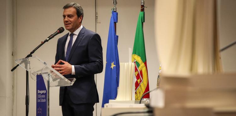 Hernâni Dias regressou ao parlamento um mês depois de se ter demitido de secretário de Estado