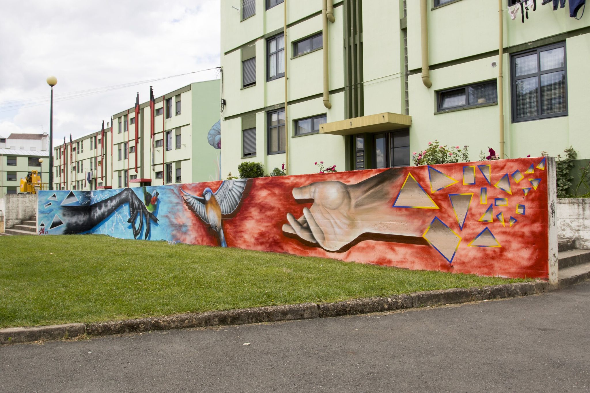 Homem atingido com machado na cabeça fica gravemente ferido em Bragança