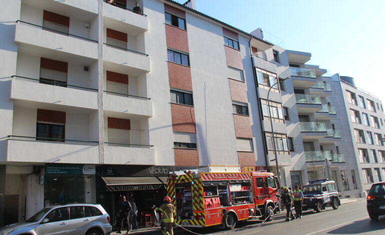 Duas mulheres hospitalizadas após incêndio em apartamento em Bragança