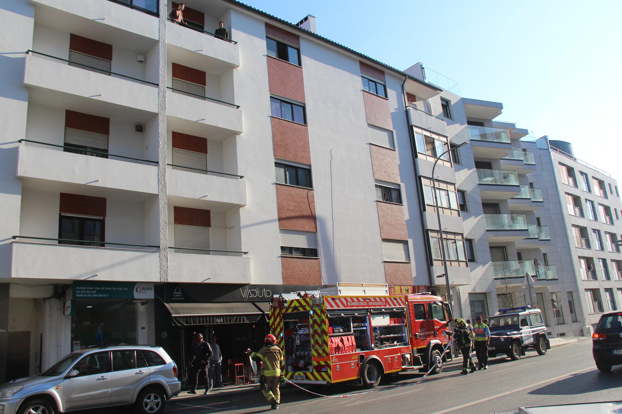 Duas mulheres hospitalizadas após incêndio em apartamento em Bragança