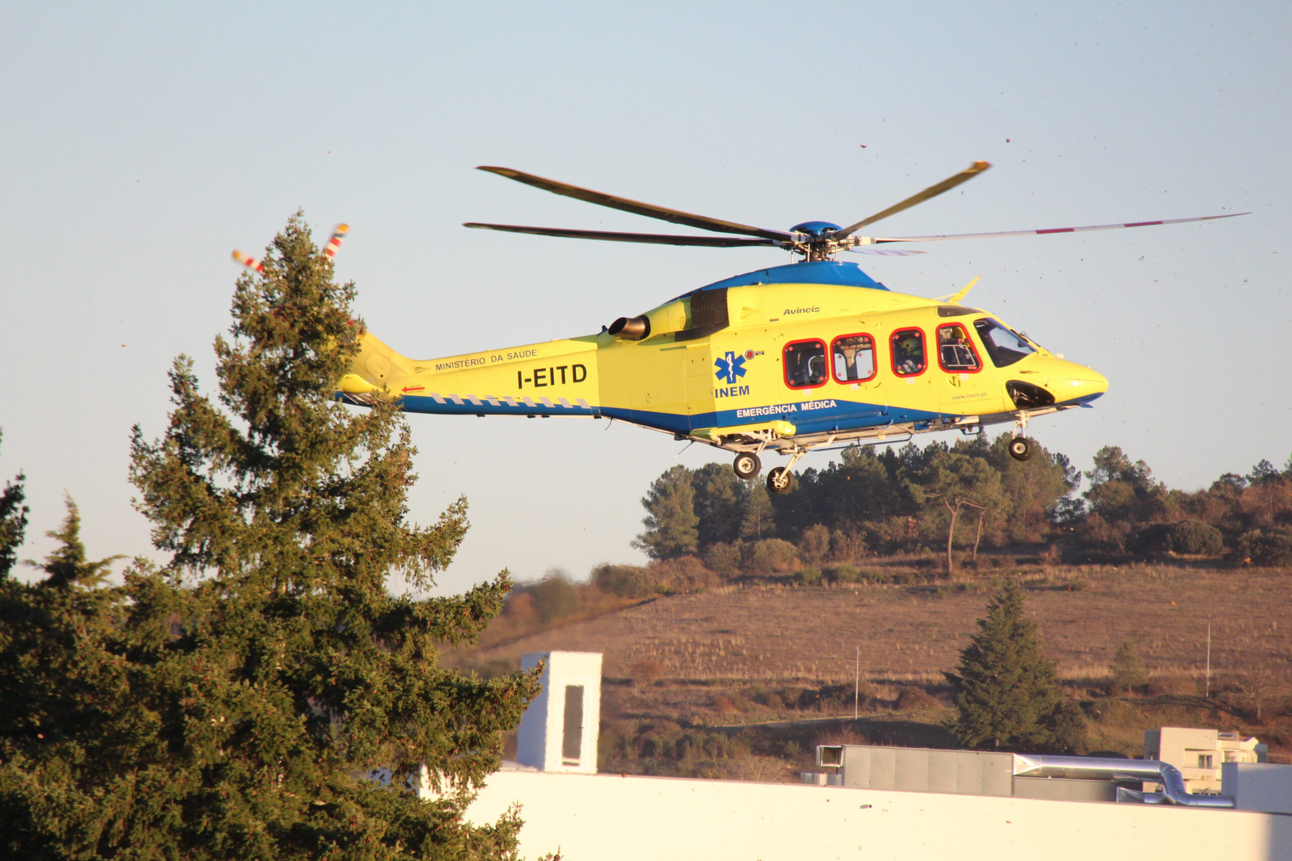 Um morto e um ferido em Vinhais após desabar telhado de estábulo