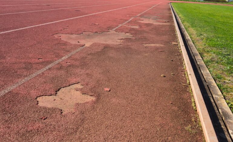 Falta de condições na pista de atletismo de Bragança trava desenvolvimento da modalidade