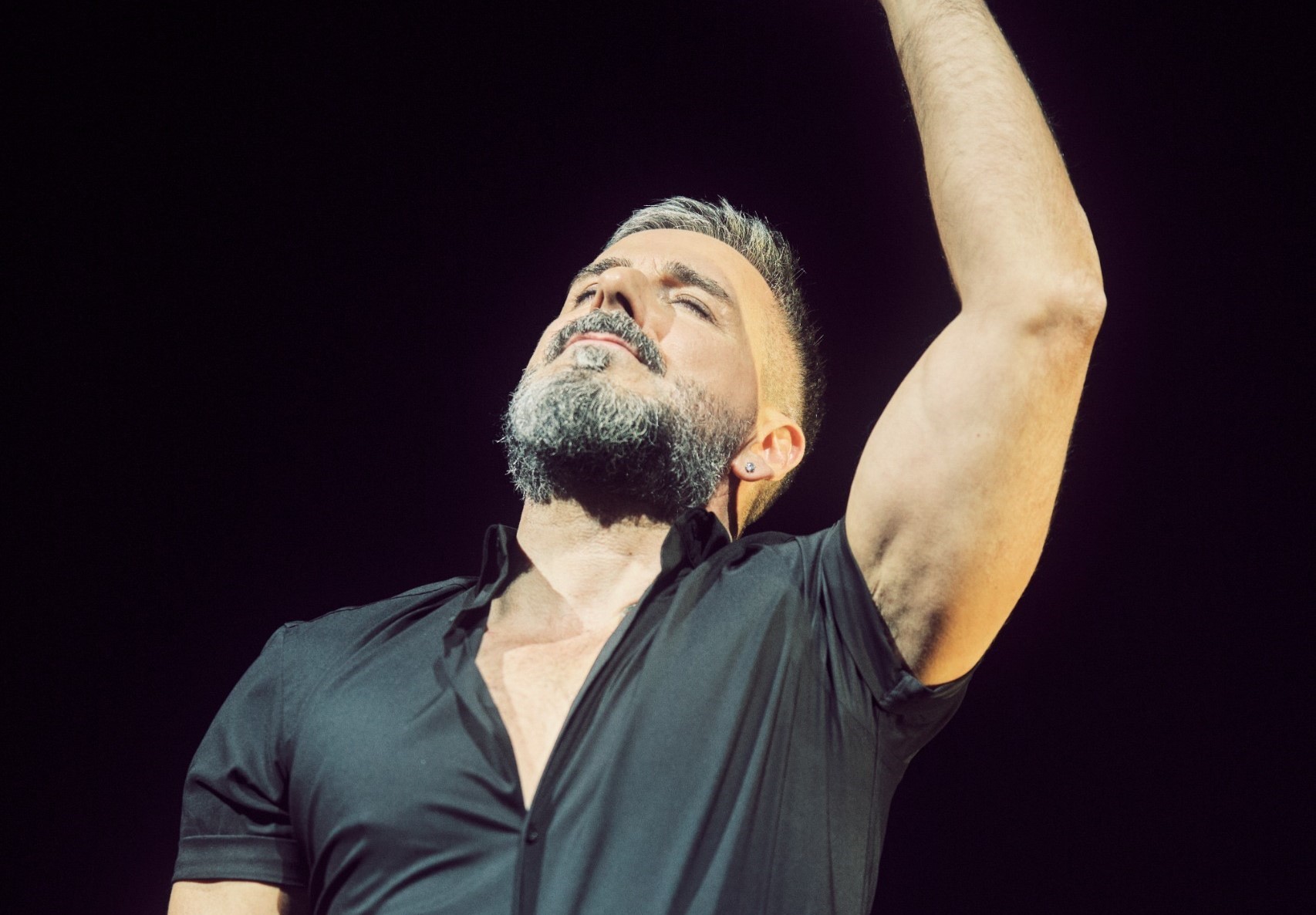 Telmo Pires emocionou Bragança na estreia portuguesa de “Fado Variações”