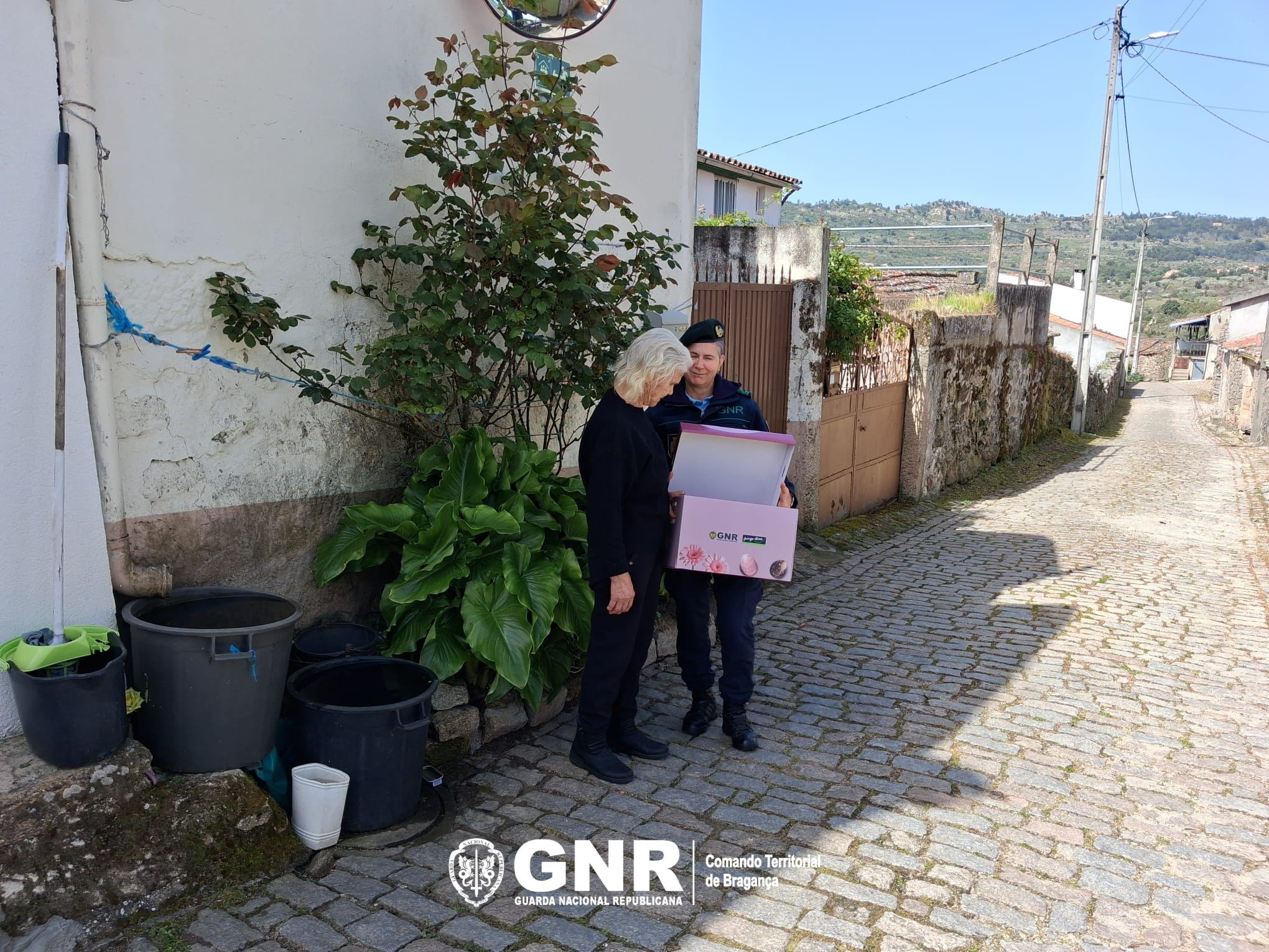 GNR de Bragança distribui 100 cabazes pela população mais vulnerável no distrito