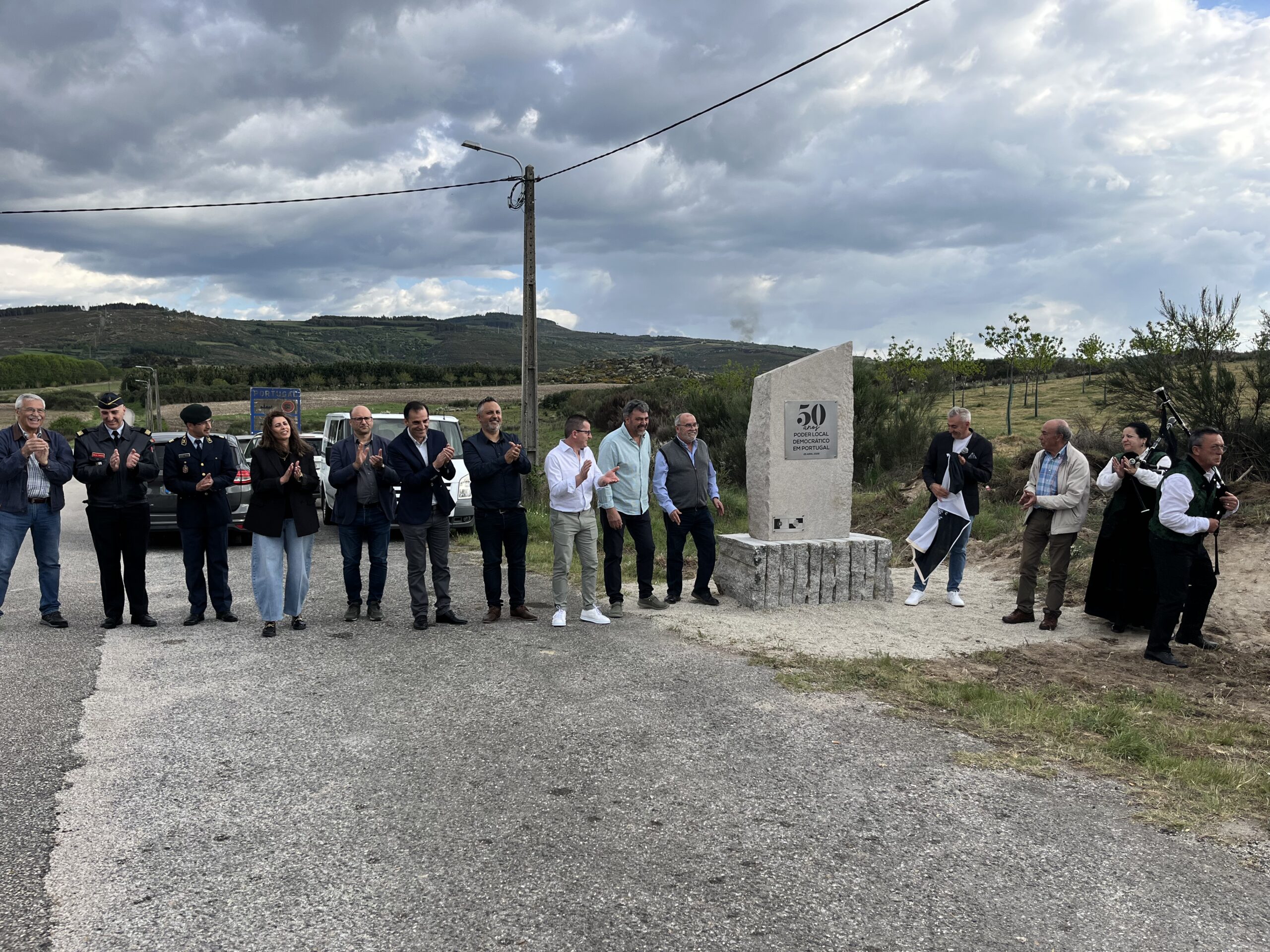 Vinhais assinalou Abril com símbolo de liberdade na fronteira