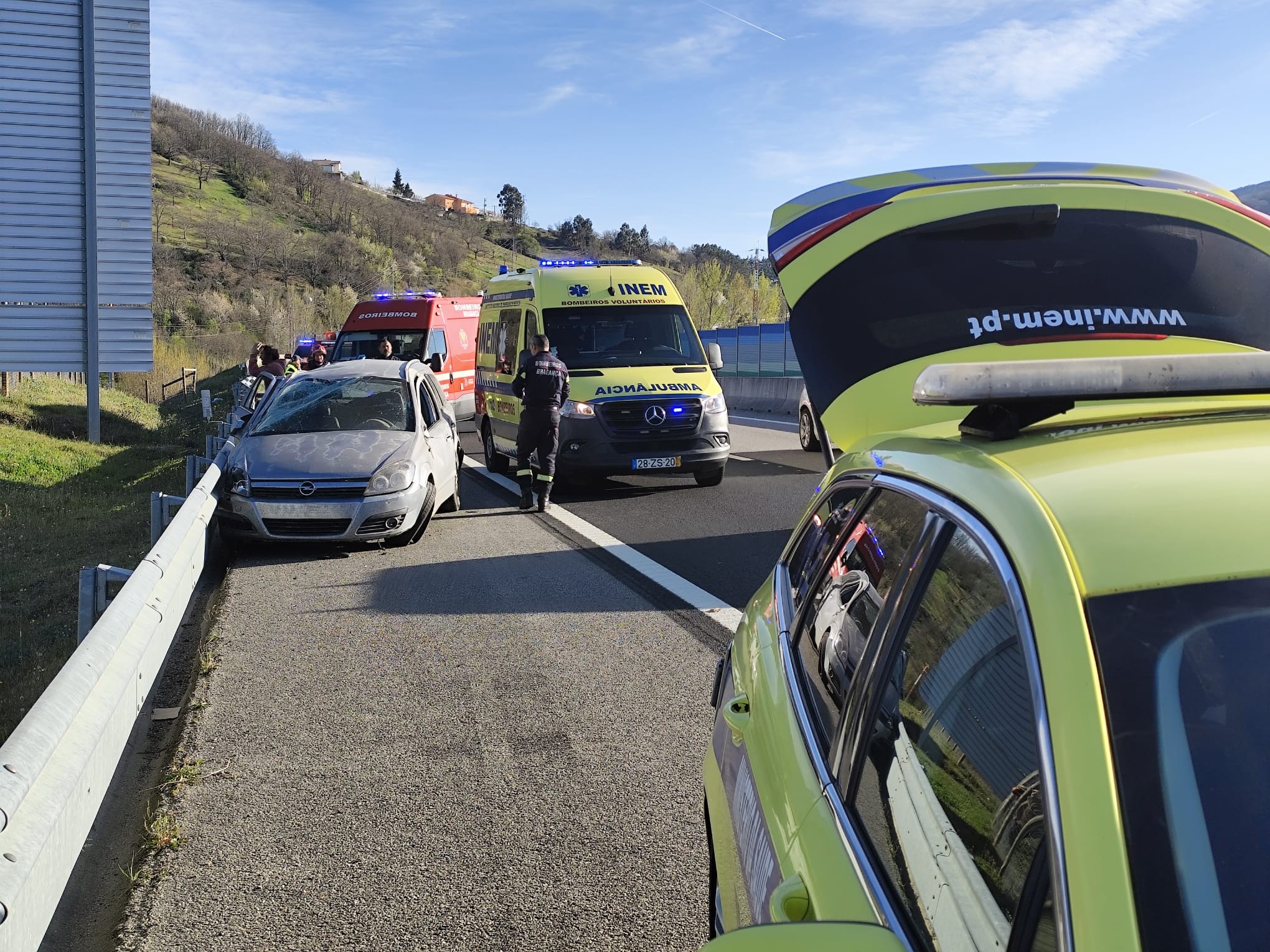 Colisão rodoviária provoca um ferido na A4