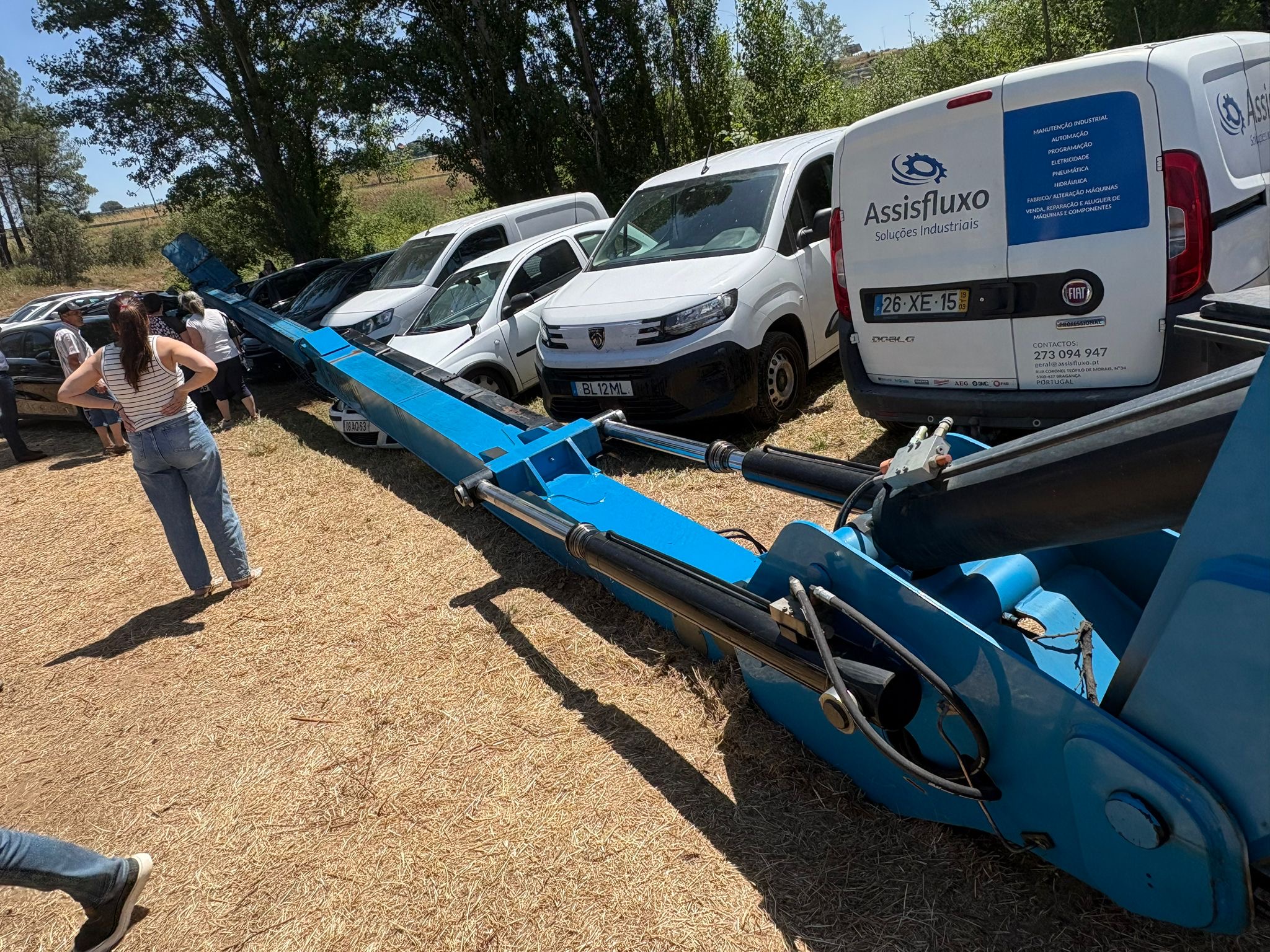 Queda de grua na Feira Agrícola de Bragança provocou estragos em alguns carros