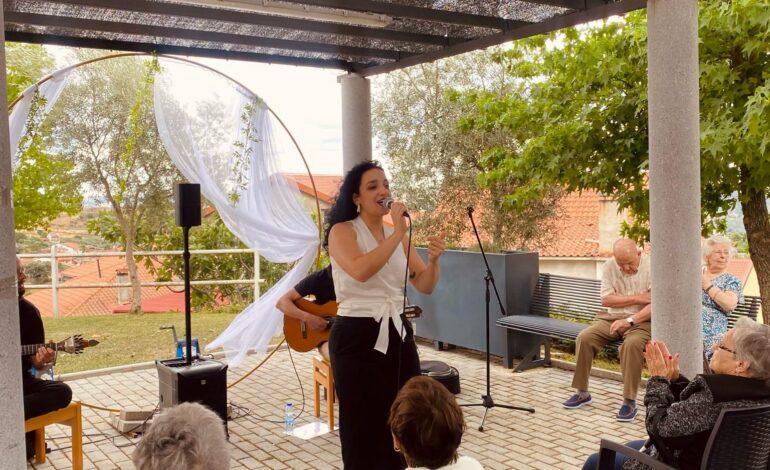 Fado desperta memórias e promove bem-estar entre os idosos