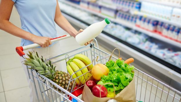 Preço do cabaz alimentar desceu e está próximo dos valores registados em abril