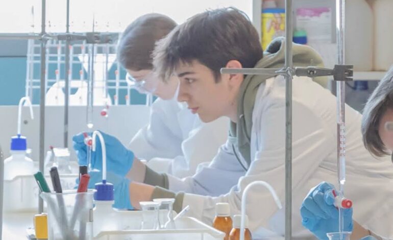 Aluno da Escola Secundária Emídio Garcia representa Portugal na Olimpíada Internacional de Química